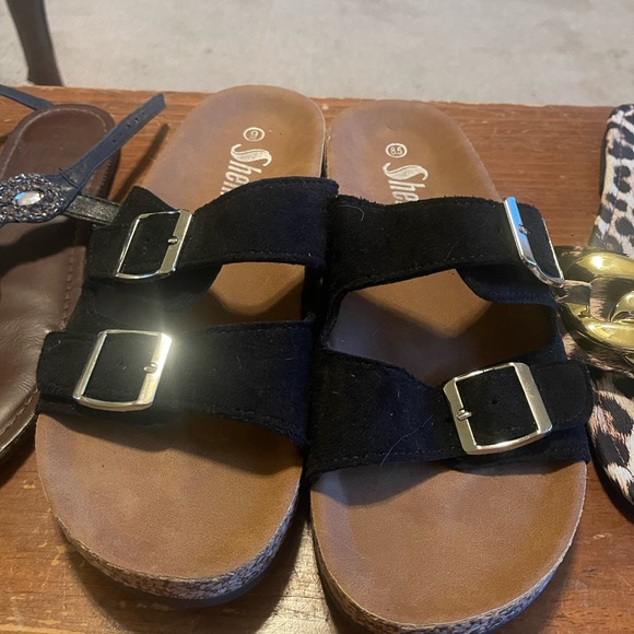 Lot of 4 pairs of sandals sizes 8, 8.5, 9 - Picture 3 of 5